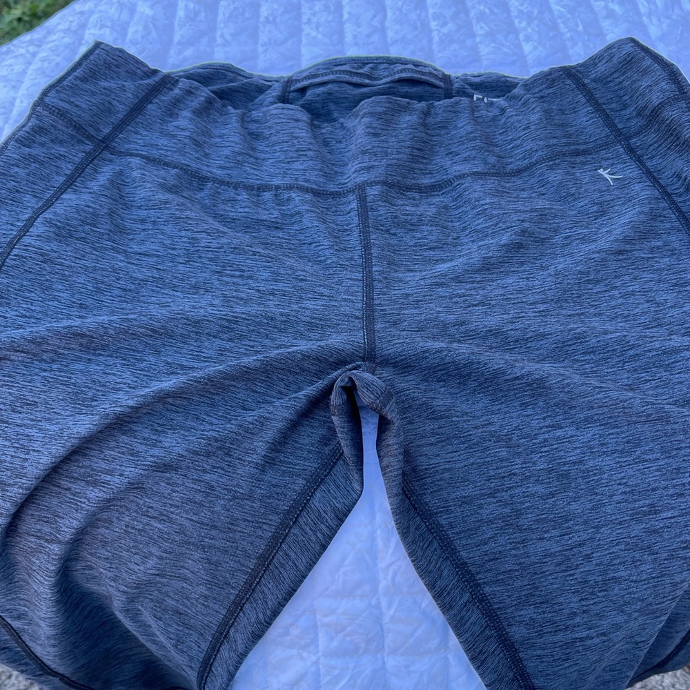 Danskin Now Carpi Length Legging Extra Large 16-18 - Picture 13 of 14